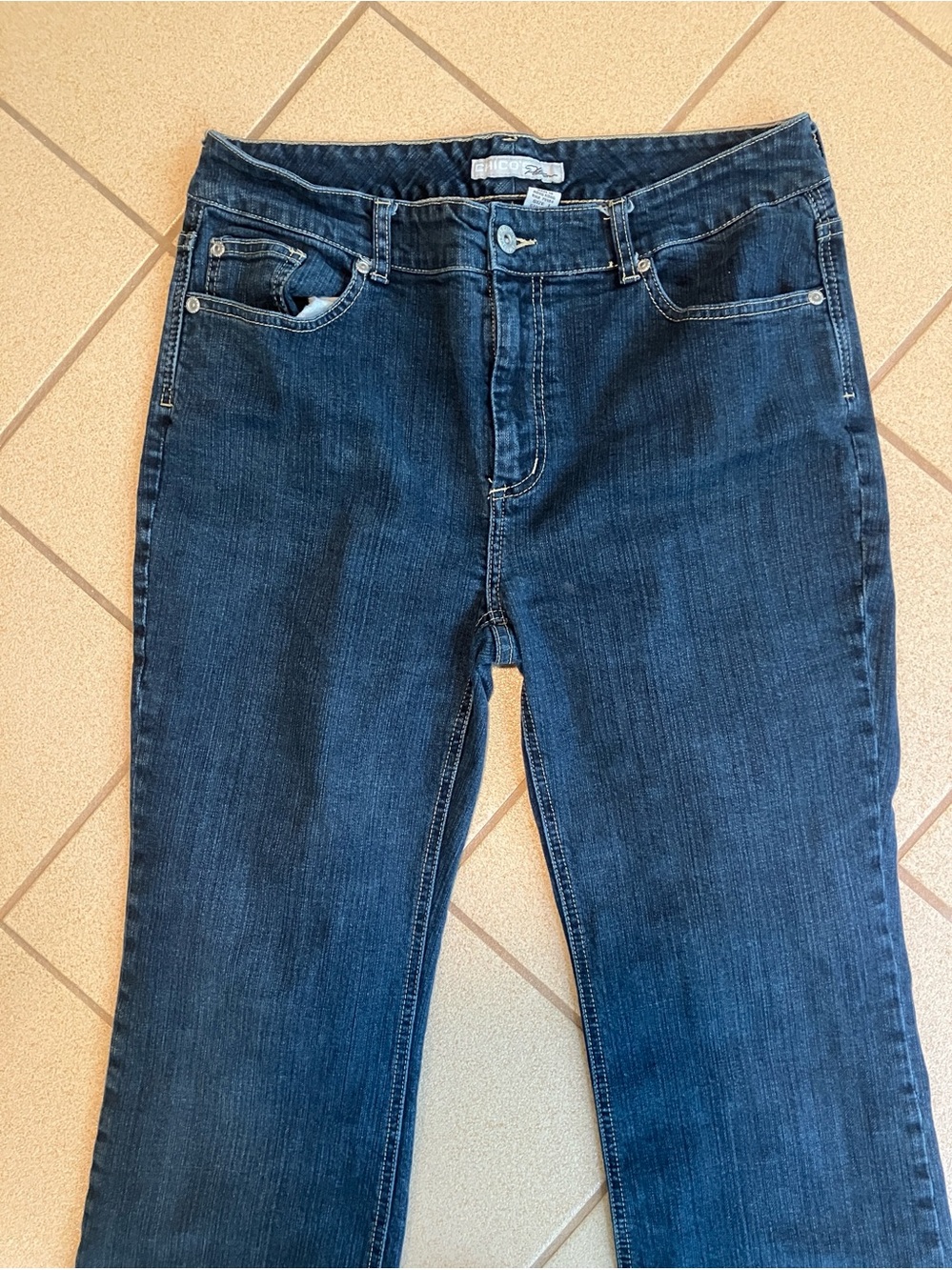 Dark Blue Chicos Platinum Bootcut Jeans size 1 Short (8 short) - Picture 3 of 11